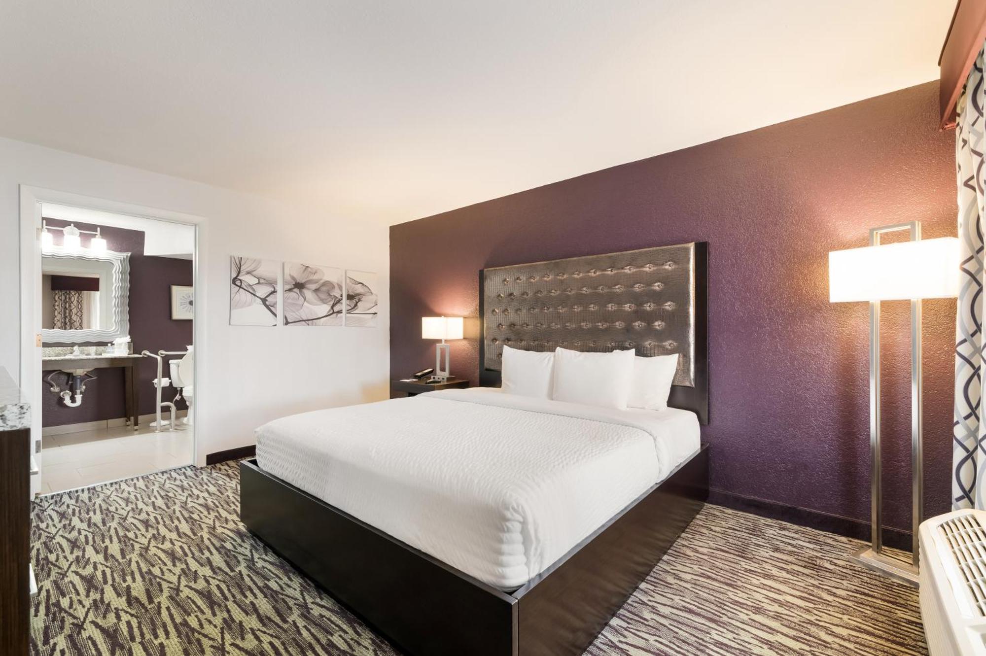 Habitación con cama extragrande y ducha accesible en silla de ruedas - Adaptada para personas con discapacidad - Sin suplemento del complejo